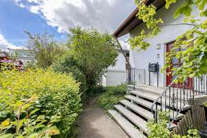 Söflingen: Ein Haus voller Möglichkeiten! 
DHH mit Garten, großer Terrasse und Kamin.