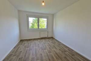 **Familien Willkommen**4-Zimmer-Wohnung // Balkon // 3.OG // Bad mit Wanne // ab sofort – Andromedaweg 20, 4205 Grünau-Nord, Leipzig – Vorschaubild 7