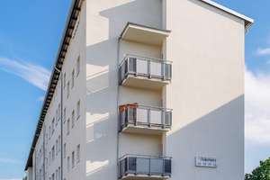 Stadtnah Wohnen mit Balkon // 3.OG rechts – Tulpenweg 20, 38446 Hellwinkel, Wolfsburg – Vorschaubild 2