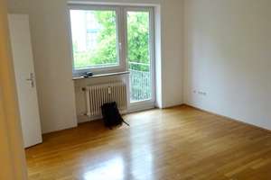 1-Zimmer-Wohnung mit Balkon in Milbertshofen