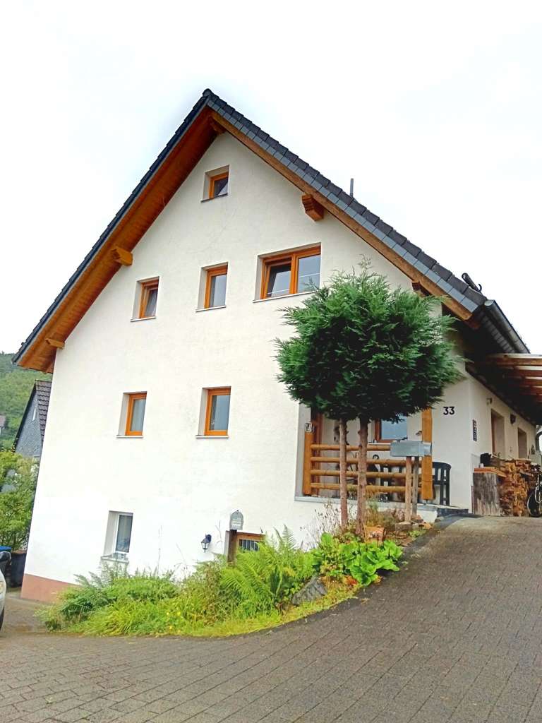 Attraktives Einfamilienhaus mit Einliegerwohnung 