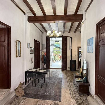 Zentral gelegenes Haus mit Innenhof zum Verkauf in Carcaixent