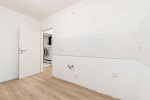 Bezugsfrei | energetisch sanierte 2-Zimmer-Wohnung mit Balkon & TG – Iltisstraße 150, 50825 Neuehrenfeld, Köln – Vorschaubild 11