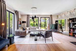 Haus-im-Haus: Großzügiges Domizil in stylischer Design-Ästhetik mit sonnigem Garten – Die vollständige Adresse der Immobilie erhältst du vom Anbieter., 81927 Englschalking, München – Vorschaubild 2