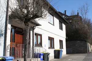 Einseitig angebautes Wohnhaus mit zwei Wohnungen und Garage in zentraler Wohnlage in Adelsheim – Obere Austraße 13a, 74740 Neckar-Odenwald-Kreis – Vorschaubild 1