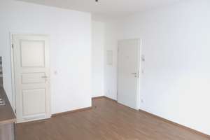 Laim nach Altbausanierung: Helle 1-Zimmer-Wohnung in kleinem kernsaniertem Wohnhaus