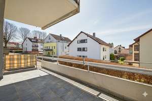 Sanierungsbedürftige 4 Zimmer-Wohnung mit drei Balkonen und viel Raum zur individuellen Gestaltung – Die vollständige Adresse der Immobilie erhältst du vom Anbieter., 76229 Grötzingen, Karlsruhe – Vorschaubild 3
