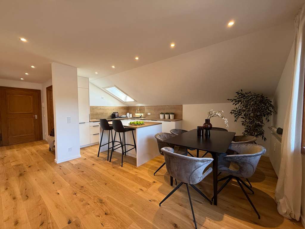 Immobilie in Bad Wiessee - charmant & optimal geschnitten: frisch sanierte Dachgeschosswohnung am Tegernsee - Bild 4