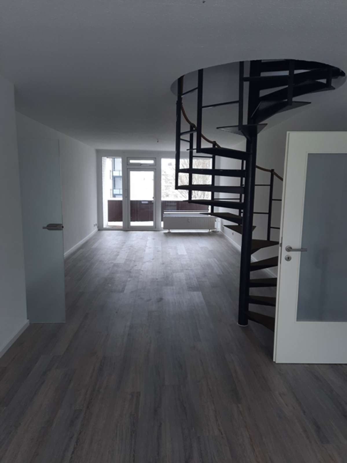 Attraktive und geräumige 4-Zimmer-Maisonette-Wohnung mit Loggia und Kamin in Göttingen