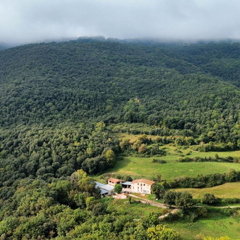 Rustikales Bauernhaus mit Seele und Blick auf den Naturpark der Vulkanregion Garrotxa