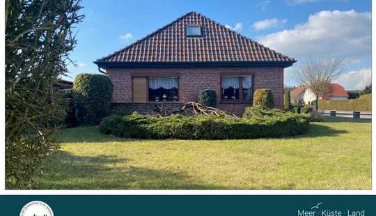 Bild von Walmdachbungalow mit ausgebautem Dachgeschoss in perfekter Lage zu verkaufen.