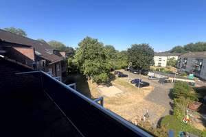 Helle 3,5-Zimmer-Dachgeschosswohnung mit Balkon in Duisburg-Hamborn – Markgrafenstr. 3, 47166 Obermarxloh, Duisburg – Vorschaubild 2