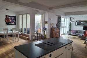 Moderne Wohnung mit Balkon in zentraler Lage