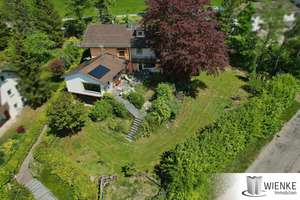 *REDUZIERT*Fernsicht über 79848 Bonndorf, großes Grundstück, Pelletheizung, Kaminofen, ELW im Keller – Im Letten 9, 79848 Bonndorf im Schwarzwald – Vorschaubild 79