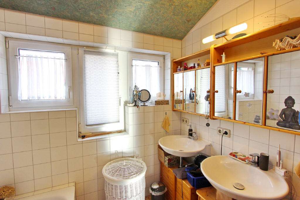 Immobilie in Kißlegg - Große, sonnige Doppelhaushälfte mit ELW in schöner Lage mit Bergsicht - Bild 16