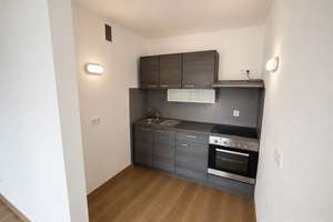 Frisch renovierte 2-Zimmer-Wohnung mit Süd-West-Balkon, Bergblick & Stellplatz – Salzstr. 6, 83404 Ainring – Vorschaubild 5