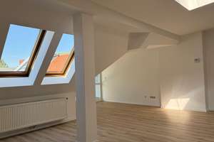 Charmante lichtdurchflutete 3-Zimmer Dachgeschosswohnung in Berlin-Tempelhof