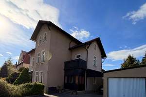 Ruhige Lage, grünes Paradies –3 Familienhaus mit idyllischem Garten