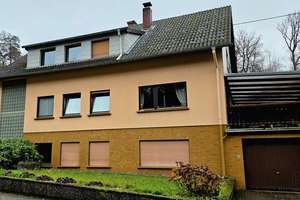 Ein Haus viele Möglichkeiten - Zweifamilienhaus mit 2 Garagen in traumhafter Wohnlage – Die vollständige Adresse der Immobilie erhältst du vom Anbieter., 66693 Mettlach – Vorschaubild 1
