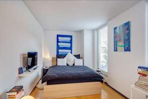 Möbliert: Helle Wohnung mit großem Balkon zum ruhigen Innenhof