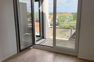 Penthouse 2-Zimmer-Wohnung mit Küchenzeile und Tiefgarage zentral in  Offenbach