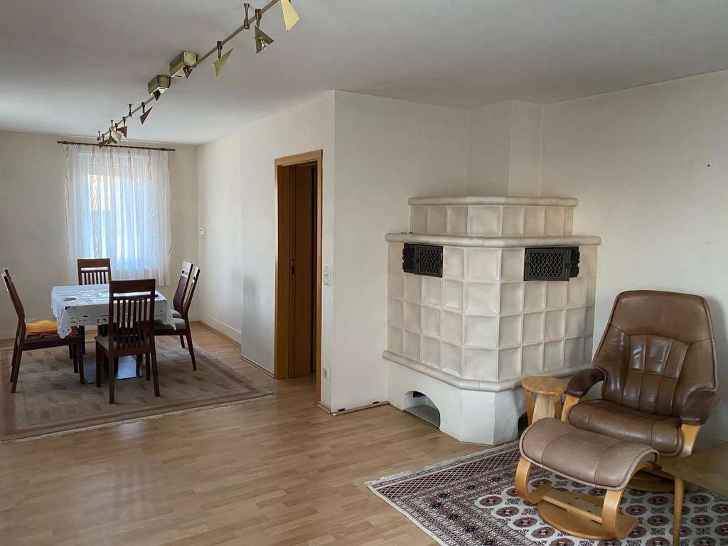 Immobilie in Welzheim - Welzheim: Älteres Haus mit Charme, Doppelgarage und Nebengebäude! - Bild 1