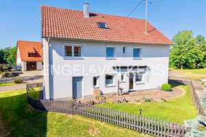 Mehrgenerationenwohnen - großzügiges Einfamilienhaus mit Einliegerpotenzial und gepflegtem Garten