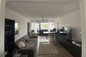 Lichtdurchflutete Dachgeschosswohnung mit großem Balkon und Aufzug in der beliebten Weststadt