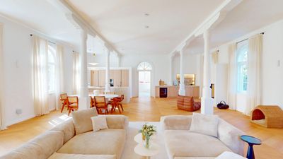 Historischer Charme trifft modernes Design Kernsanierte Villa in Altweil mit 346 m² Wohnfläche