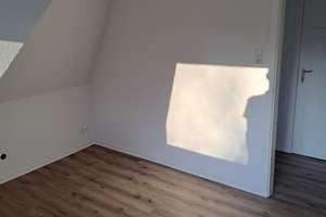 ruhige Maisonette-Wohnung, 3 1/2 Zimmer, ca. 96 qm, Balkon, EBK, Keller in Brhv.-Wulsdorf – Lindenallee 51, 27572 Wulsdorf, Bremerhaven – Vorschaubild 31
