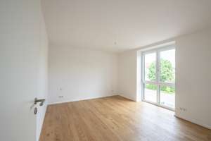 Bezugsfertig, neuer Preis: Erstbezug, Süd-Balkon und Tageslicht-Badezimmer. – Beuthener Straße 32, 81929 Daglfing, München – Vorschaubild 4