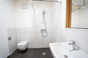 KRONSRODE | rollstuhlgerechte 2-Zimmer-Wohnung mit Parkett und Duschbad im Neubau – Kattenbrookstrift  146, 30539 Hannover – Vorschaubild 4