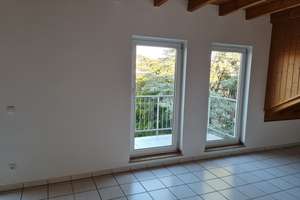 Helle und gemütliche 3-Zimmer-Dachgeschosswohnung mit Balkon, EBK, inkl. TG-Stellplatz in Köln – Frohnhofstr. 104, 50827 Ossendorf, Köln – Vorschaubild 5