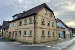 Wohnhaus, 3 WE + DG-Ausbau möglich; zentrale Lage, Garage, renovierungsbedürftig! – Die vollständige Adresse der Immobilie erhältst du vom Anbieter., 96106 Ebern – Vorschaubild 1