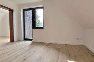 sanierte 2-Zimmer-Dachgeschosswohnung, EBK, Sonnenbalkon – Die vollständige Adresse der Immobilie erhältst du vom Anbieter., 50858 Lövenich, Köln – Vorschaubild 5