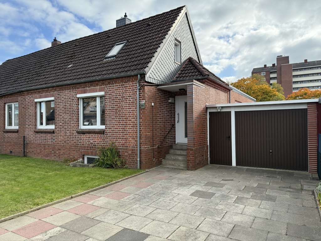 Doppelhaushälfte mit Garage