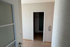 Helle 2Zi Whg mit EBK und Loggia / Bright 2 room  top floor apartment w Loggia – Heuerstraße 53, 55129 Hechtsheim, Mainz – Vorschaubild 2