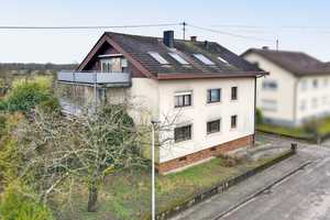 Vielseitiges Dreifamilienhaus – Ihr neues Zuhause oder eine lukrative Investition – Rastatt (Kreis) – Vorschaubild 1