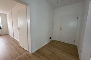 Alles NEU - DG  + Aufzug  + Küche mit Balkon  + WG-gerecht ! – Bernsdorfer Straße 69, 9126 Bernsdorf, Chemnitz – Vorschaubild 2