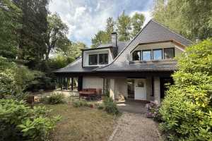 Einmalig: freistehende 6-Zimmer-Villa mit luxuriöser Innenausstattung im Grünen