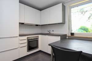 2,5-Zimmer-Wohnung mit großem Balkon und Blick ins Grüne – Bernaysstraße 6, 80937 Am Hart, München – Vorschaubild 6