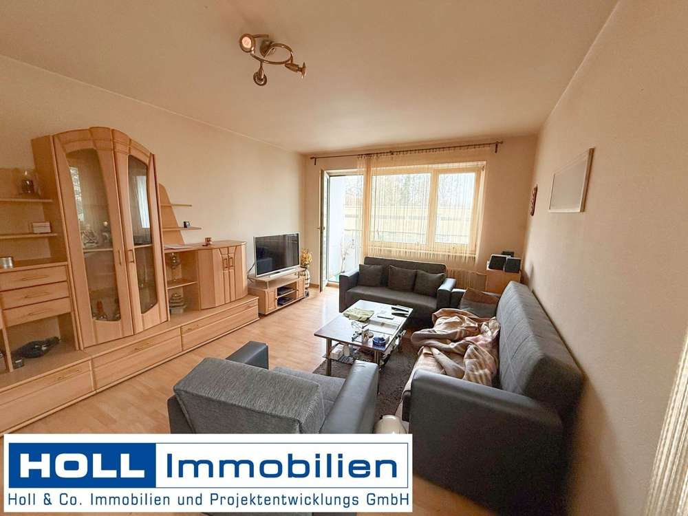 *** Kapitalanlage mit Potenzial *** vermietete 2-Zimmer-EG-Wohnung mit Balkon und PKW-Stellplatz, Main Kinzig Kreis – Bild 1