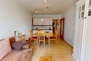 Möbliertes Wohngefühl mit Stil – 2-Zimmer-Wohnung mit Balkon in zentraler Lage von Garching – Rathausplatz 2, 85748 München (Kreis) – Vorschaubild 2