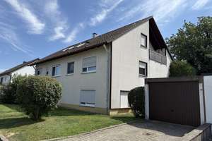 Ideal für große Familien:
2 ½-FAMILIENWOHNHAUS
MIT GARTEN UND 3 GARAGEN – Die vollständige Adresse der Immobilie erhältst du vom Anbieter., 74523 Schwäbisch Hall – Vorschaubild 1