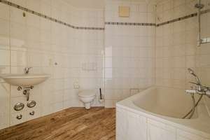 SUPER GRUNDRISS – BALKON – ROLLOS – WANNENBAD – EINBAUKÜCHE – TG-STELLPLATZ – Die vollständige Adresse der Immobilie erhältst du vom Anbieter., 1239 Leubnitz-Neuostra, Dresden – Vorschaubild 6