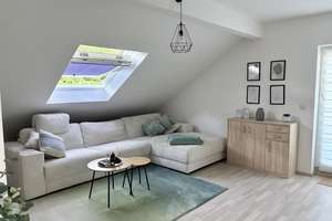 Helle, moderne 4 ZKB Dachgeschosswohnung mit Balkon und schöner Aussicht