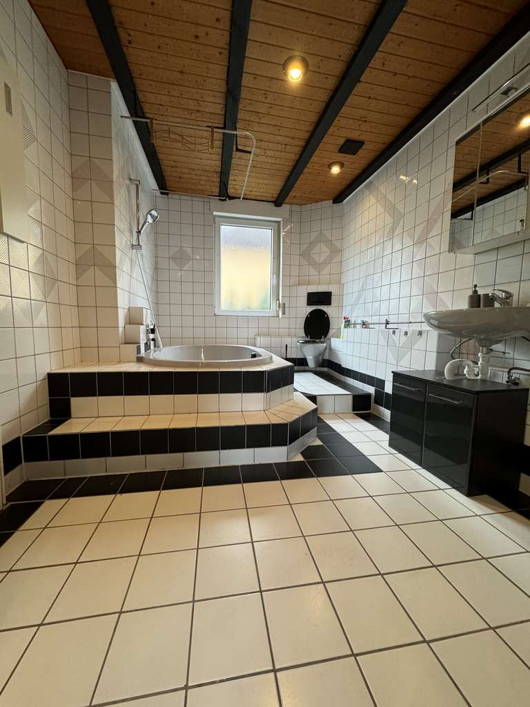 Immobilie in Heimsheim - Attraktive Galeriewohnung mit Balkon, viel Tageslicht und einem Stellplatz - Bild 3