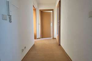 Ruhig gelegene 3-Raum Wohnung mit Balkon – Friedrich-Ludwig-Jahn-Straße 23, 39240 Calbe (Saale) – Vorschaubild 2