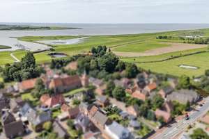 Nahe der Ems - Attraktives Einfamilienhaus mit Garten und zwei Garagen – Die vollständige Adresse der Immobilie erhältst du vom Anbieter., 26725 Petkum, Emden – Vorschaubild 1