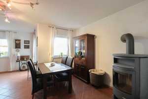 Gepflegtes Zuhause mit sonnigem Garten und Garage in Feldrandlage – Hildesheim (Kreis) – Vorschaubild 3